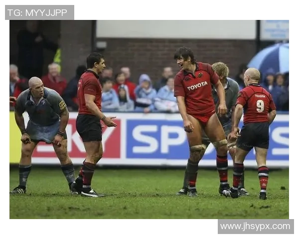 足球场上最尴尬瞬间 球星出丑集锦引发热议与讨论