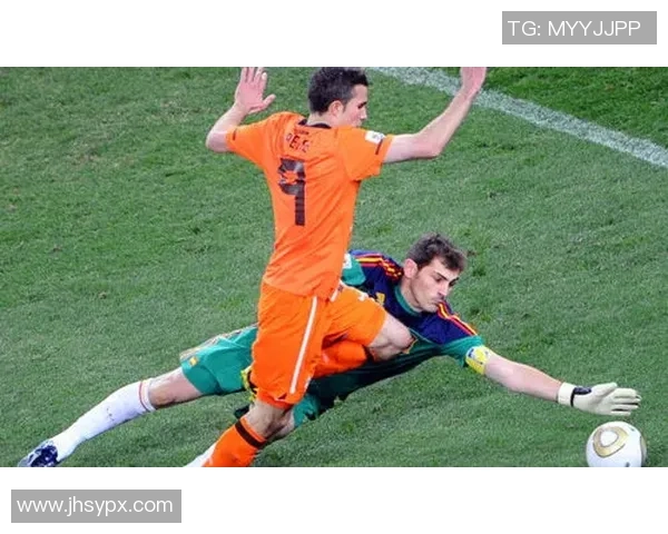 足球球星赛场趣事意外被队友和球迷联手捉弄全场爆笑不断